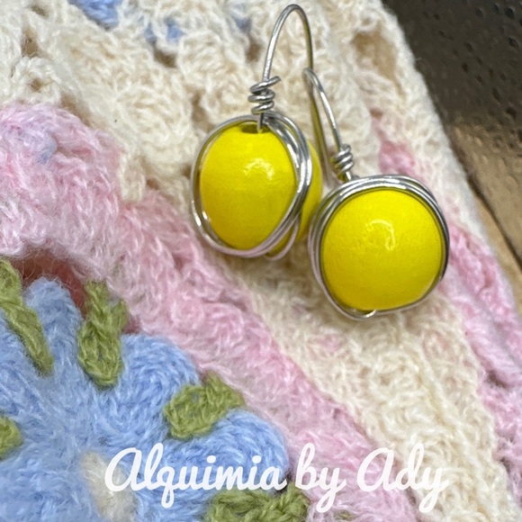 Pearls Acrylic  drops dangle earrings - Picture 1 of 1